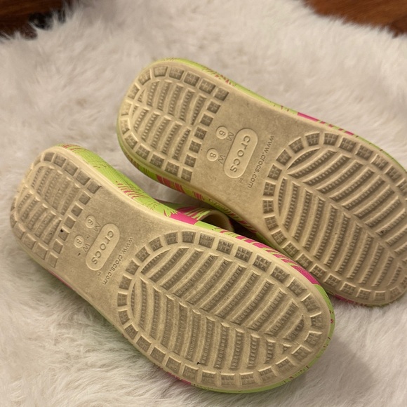 CROCS Classic Spring Break Crush Platform Size W8/M6 pre- owned. - Picture 3 of 4